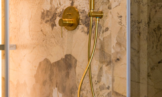 Appartement élégant entièrement rénové à vendre à distance de marche de la plage sur la New Golden Mile entre Marbella et Estepona 797210 