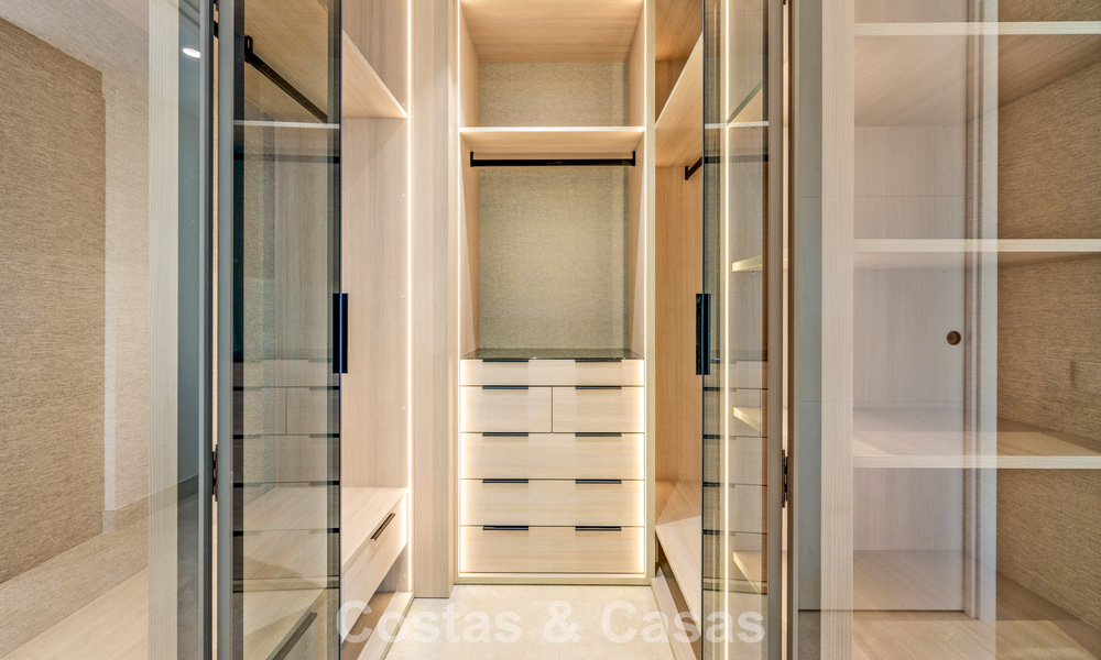 Appartement élégant entièrement rénové à vendre à distance de marche de la plage sur la New Golden Mile entre Marbella et Estepona 797212