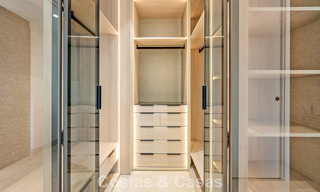 Appartement élégant entièrement rénové à vendre à distance de marche de la plage sur la New Golden Mile entre Marbella et Estepona 797212 