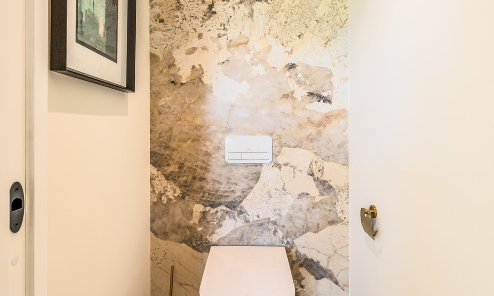 Appartement élégant entièrement rénové à vendre à distance de marche de la plage sur la New Golden Mile entre Marbella et Estepona 797213