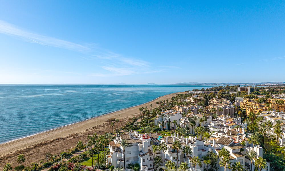 Appartement élégant entièrement rénové à vendre à distance de marche de la plage sur la New Golden Mile entre Marbella et Estepona 797219