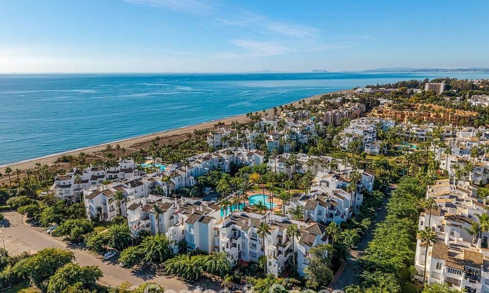 Appartement élégant entièrement rénové à vendre à distance de marche de la plage sur la New Golden Mile entre Marbella et Estepona 797220