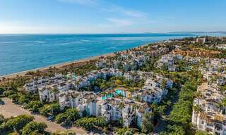 Appartement élégant entièrement rénové à vendre à distance de marche de la plage sur la New Golden Mile entre Marbella et Estepona 797220 