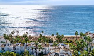 Appartement élégant entièrement rénové à vendre à distance de marche de la plage sur la New Golden Mile entre Marbella et Estepona 797222 