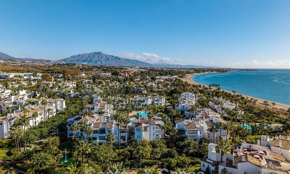 Appartement élégant entièrement rénové à vendre à distance de marche de la plage sur la New Golden Mile entre Marbella et Estepona 797224
