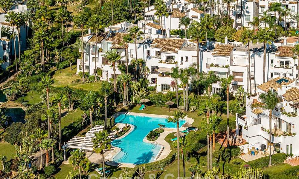 Appartement élégant entièrement rénové à vendre à distance de marche de la plage sur la New Golden Mile entre Marbella et Estepona 797227
