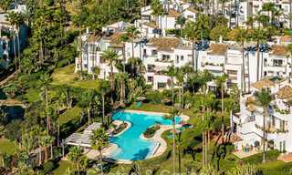 Appartement élégant entièrement rénové à vendre à distance de marche de la plage sur la New Golden Mile entre Marbella et Estepona 797227 