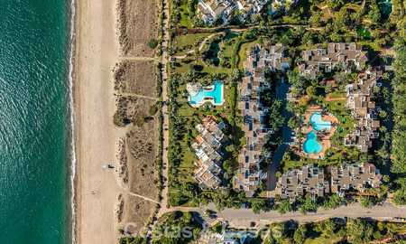 Appartement élégant entièrement rénové à vendre à distance de marche de la plage sur la New Golden Mile entre Marbella et Estepona 797229