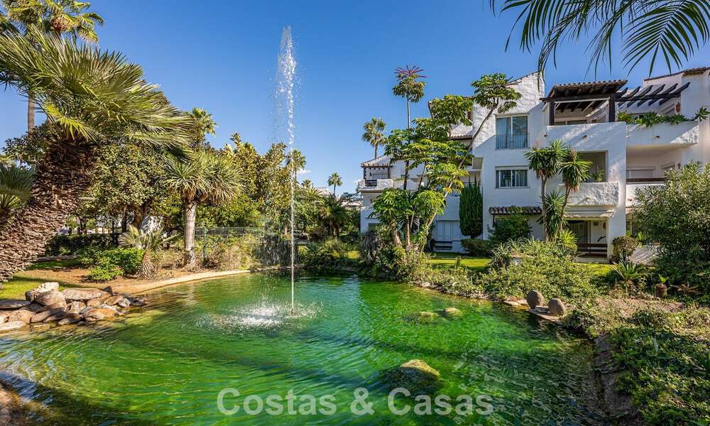 Appartement élégant entièrement rénové à vendre à distance de marche de la plage sur la New Golden Mile entre Marbella et Estepona 797235