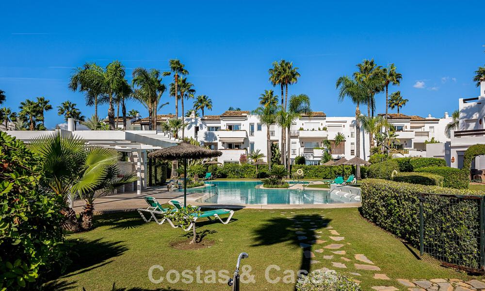 Appartement élégant entièrement rénové à vendre à distance de marche de la plage sur la New Golden Mile entre Marbella et Estepona 797238