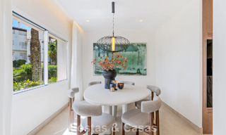 Appartement élégant entièrement rénové à vendre à distance de marche de la plage sur la New Golden Mile entre Marbella et Estepona 797243 