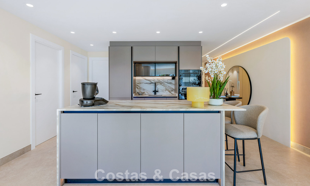 Appartement élégant entièrement rénové à vendre à distance de marche de la plage sur la New Golden Mile entre Marbella et Estepona 797244