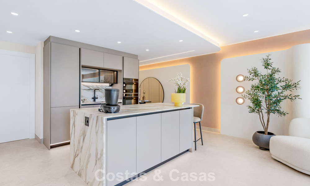 Appartement élégant entièrement rénové à vendre à distance de marche de la plage sur la New Golden Mile entre Marbella et Estepona 797245