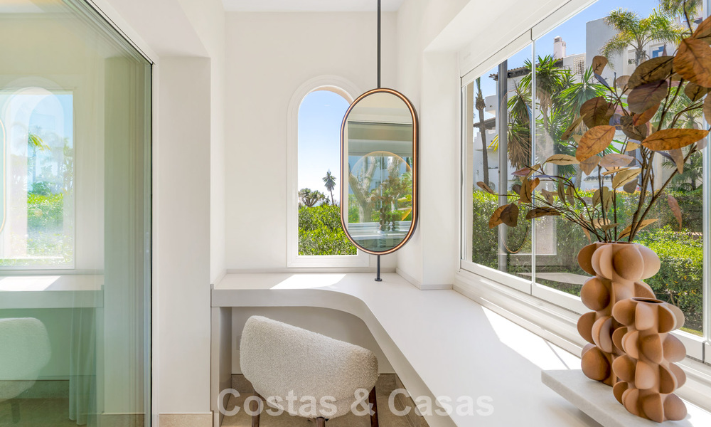 Appartement élégant entièrement rénové à vendre à distance de marche de la plage sur la New Golden Mile entre Marbella et Estepona 797251