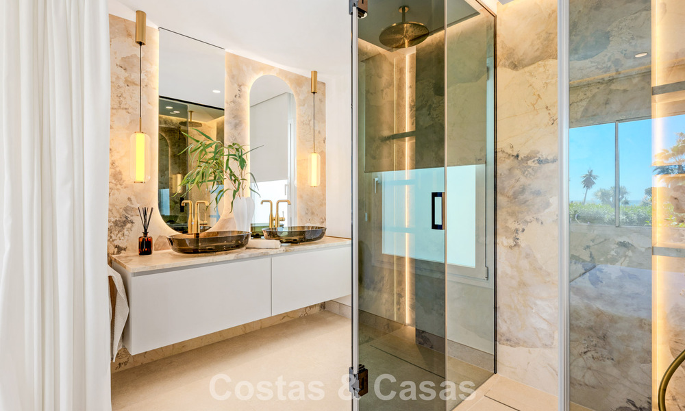 Appartement élégant entièrement rénové à vendre à distance de marche de la plage sur la New Golden Mile entre Marbella et Estepona 797253