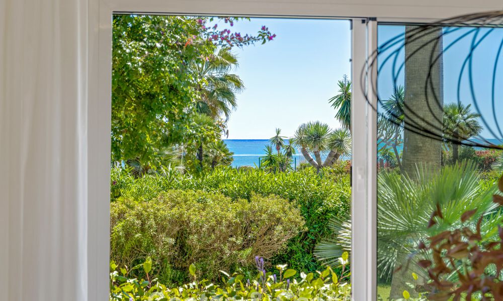 Appartement élégant entièrement rénové à vendre à distance de marche de la plage sur la New Golden Mile entre Marbella et Estepona 797258