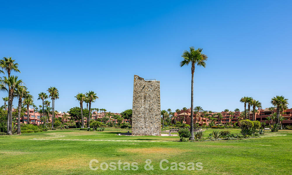 Penthouse à vendre dans un complexe cinq étoiles en première ligne de plage sur la New Golden Mile entre Marbella et Estepona 797296