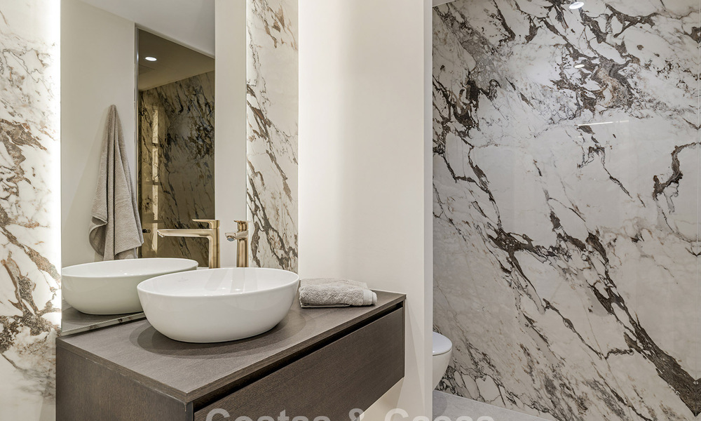 Penthouse à vendre dans un complexe cinq étoiles en première ligne de plage sur la New Golden Mile entre Marbella et Estepona 797784