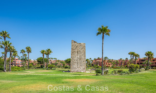 Penthouse à vendre dans un complexe cinq étoiles en première ligne de plage sur la New Golden Mile entre Marbella et Estepona 797815 