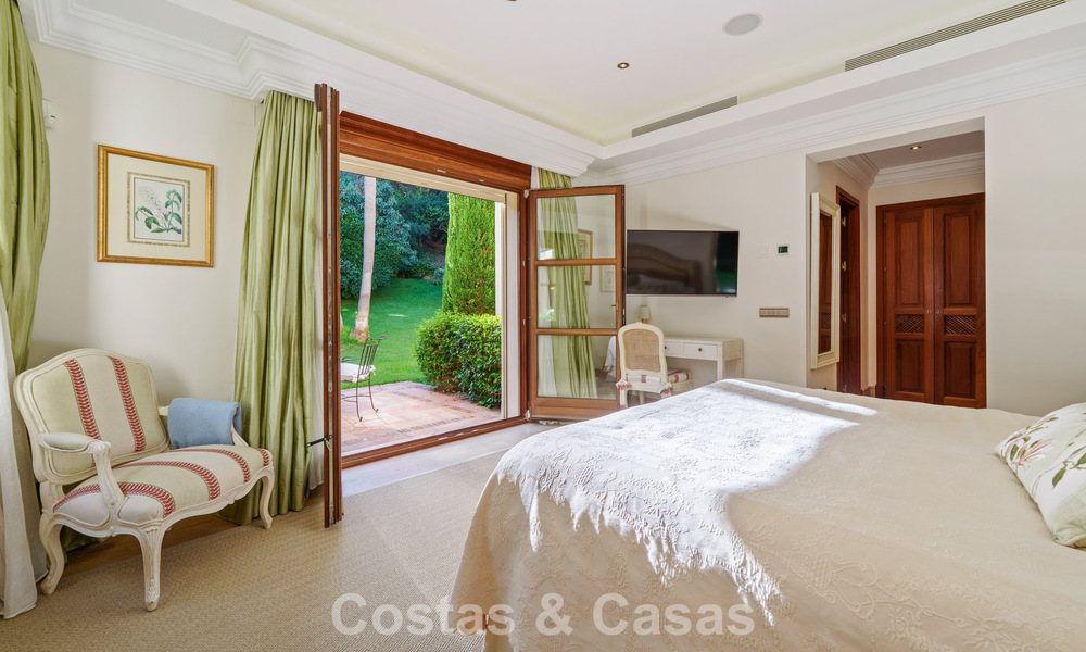 Villa de luxe espagnole remarquable à vendre dans une oasis de verdure sur le Golden Mile de Marbella 798170