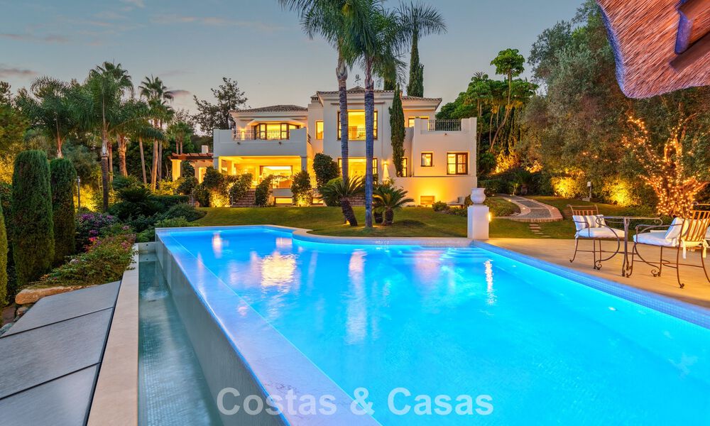 Villa de luxe espagnole remarquable à vendre dans une oasis de verdure sur le Golden Mile de Marbella 798174