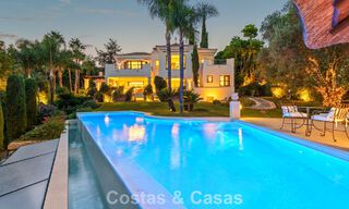 Villa de luxe espagnole remarquable à vendre dans une oasis de verdure sur le Golden Mile de Marbella 798174 