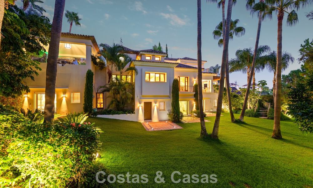 Villa de luxe espagnole remarquable à vendre dans une oasis de verdure sur le Golden Mile de Marbella 798175