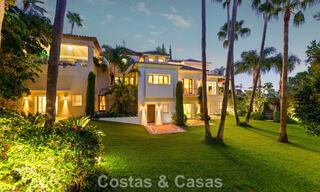 Villa de luxe espagnole remarquable à vendre dans une oasis de verdure sur le Golden Mile de Marbella 798175 