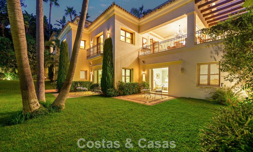 Villa de luxe espagnole remarquable à vendre dans une oasis de verdure sur le Golden Mile de Marbella 798176