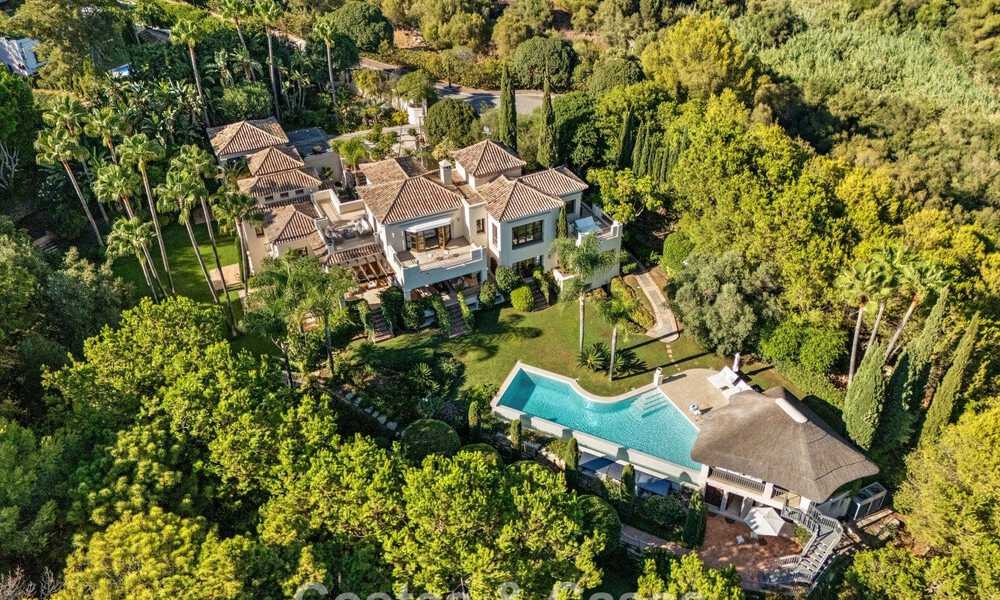 Villa de luxe espagnole remarquable à vendre dans une oasis de verdure sur le Golden Mile de Marbella 798179