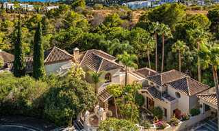 Villa de luxe espagnole remarquable à vendre dans une oasis de verdure sur le Golden Mile de Marbella 798180 
