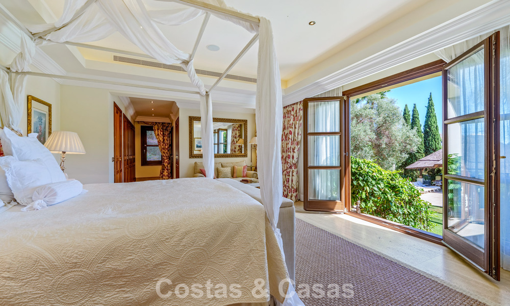 Villa de luxe espagnole remarquable à vendre dans une oasis de verdure sur le Golden Mile de Marbella 798182
