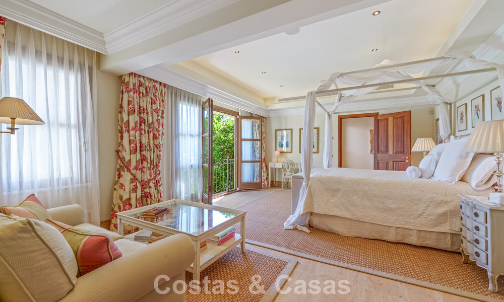 Villa de luxe espagnole remarquable à vendre dans une oasis de verdure sur le Golden Mile de Marbella 798183