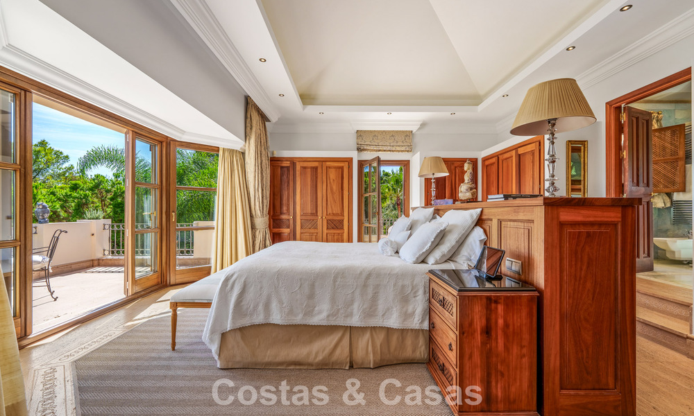 Villa de luxe espagnole remarquable à vendre dans une oasis de verdure sur le Golden Mile de Marbella 798187