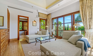 Villa de luxe espagnole remarquable à vendre dans une oasis de verdure sur le Golden Mile de Marbella 798188 