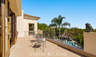 Villa de luxe espagnole remarquable à vendre dans une oasis de verdure sur le Golden Mile de Marbella 798190 