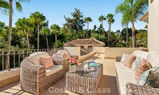 Villa de luxe espagnole remarquable à vendre dans une oasis de verdure sur le Golden Mile de Marbella 798191 