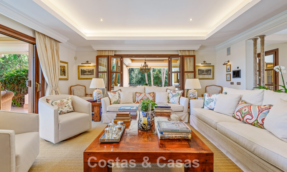 Villa de luxe espagnole remarquable à vendre dans une oasis de verdure sur le Golden Mile de Marbella 798192