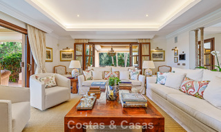 Villa de luxe espagnole remarquable à vendre dans une oasis de verdure sur le Golden Mile de Marbella 798192 