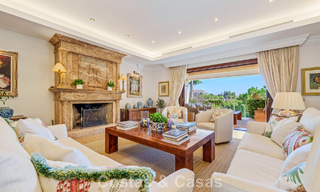 Villa de luxe espagnole remarquable à vendre dans une oasis de verdure sur le Golden Mile de Marbella 798193 