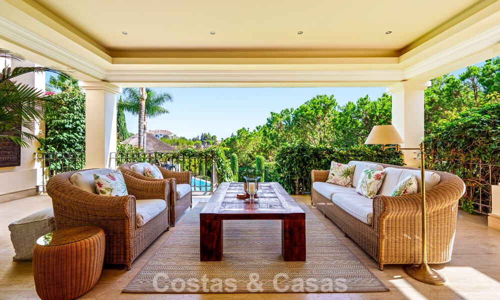 Villa de luxe espagnole remarquable à vendre dans une oasis de verdure sur le Golden Mile de Marbella 798194