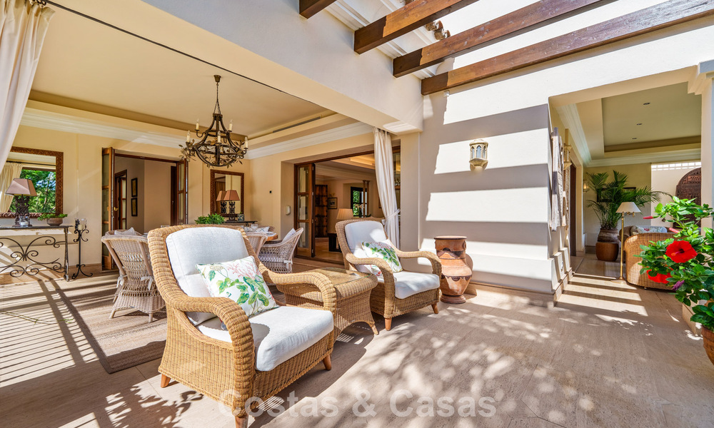 Villa de luxe espagnole remarquable à vendre dans une oasis de verdure sur le Golden Mile de Marbella 798196