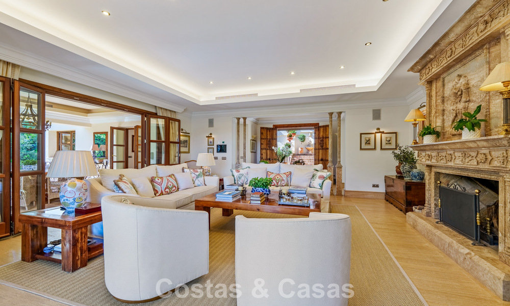 Villa de luxe espagnole remarquable à vendre dans une oasis de verdure sur le Golden Mile de Marbella 798197