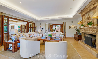 Villa de luxe espagnole remarquable à vendre dans une oasis de verdure sur le Golden Mile de Marbella 798197 
