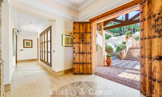 Villa de luxe espagnole remarquable à vendre dans une oasis de verdure sur le Golden Mile de Marbella 798198 