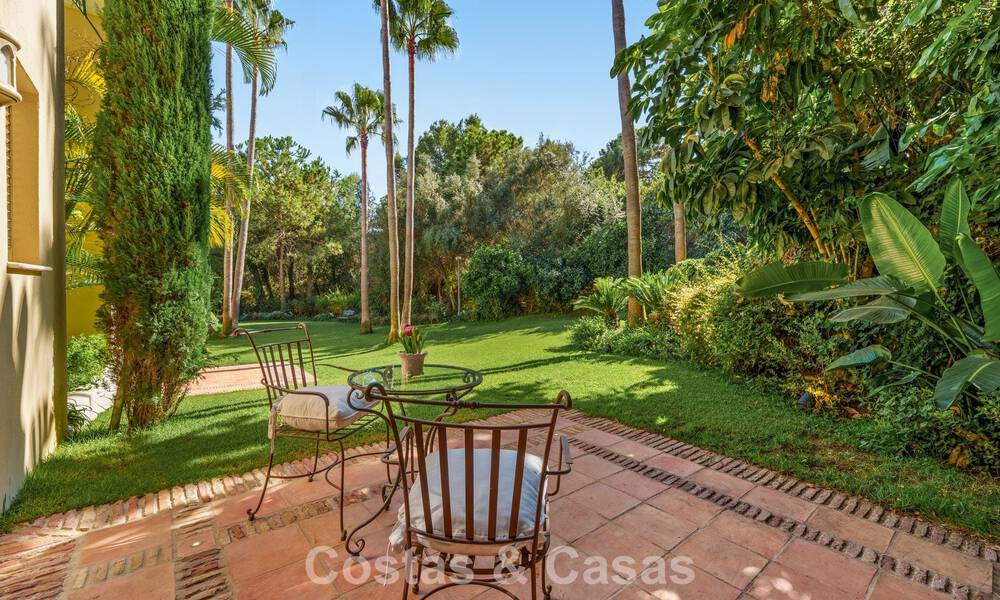 Villa de luxe espagnole remarquable à vendre dans une oasis de verdure sur le Golden Mile de Marbella 798202