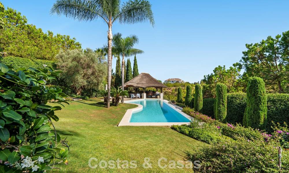 Villa de luxe espagnole remarquable à vendre dans une oasis de verdure sur le Golden Mile de Marbella 798204