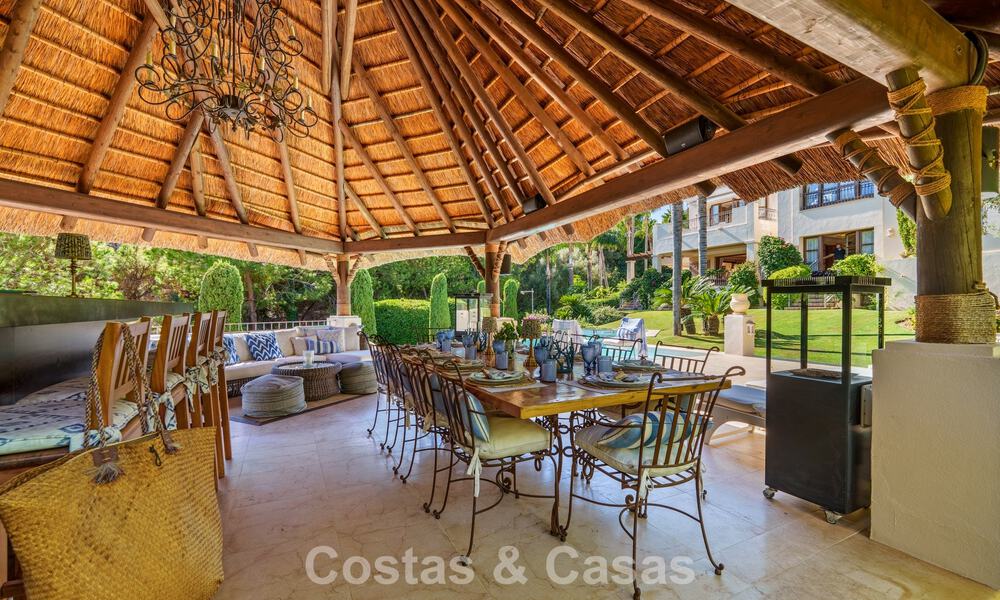 Villa de luxe espagnole remarquable à vendre dans une oasis de verdure sur le Golden Mile de Marbella 798207