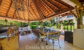 Villa de luxe espagnole remarquable à vendre dans une oasis de verdure sur le Golden Mile de Marbella 798207 