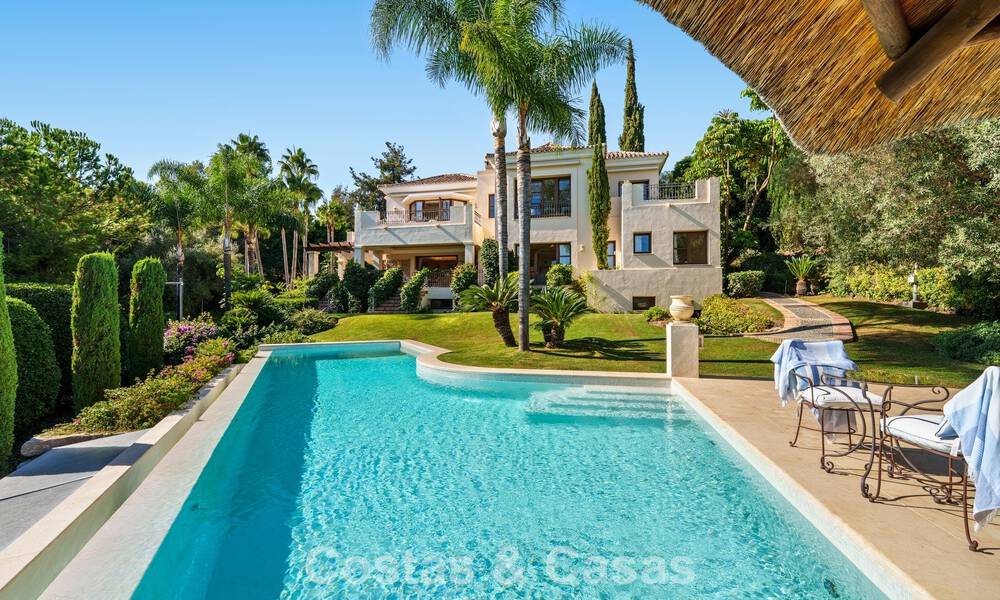Villa de luxe espagnole remarquable à vendre dans une oasis de verdure sur le Golden Mile de Marbella 798208